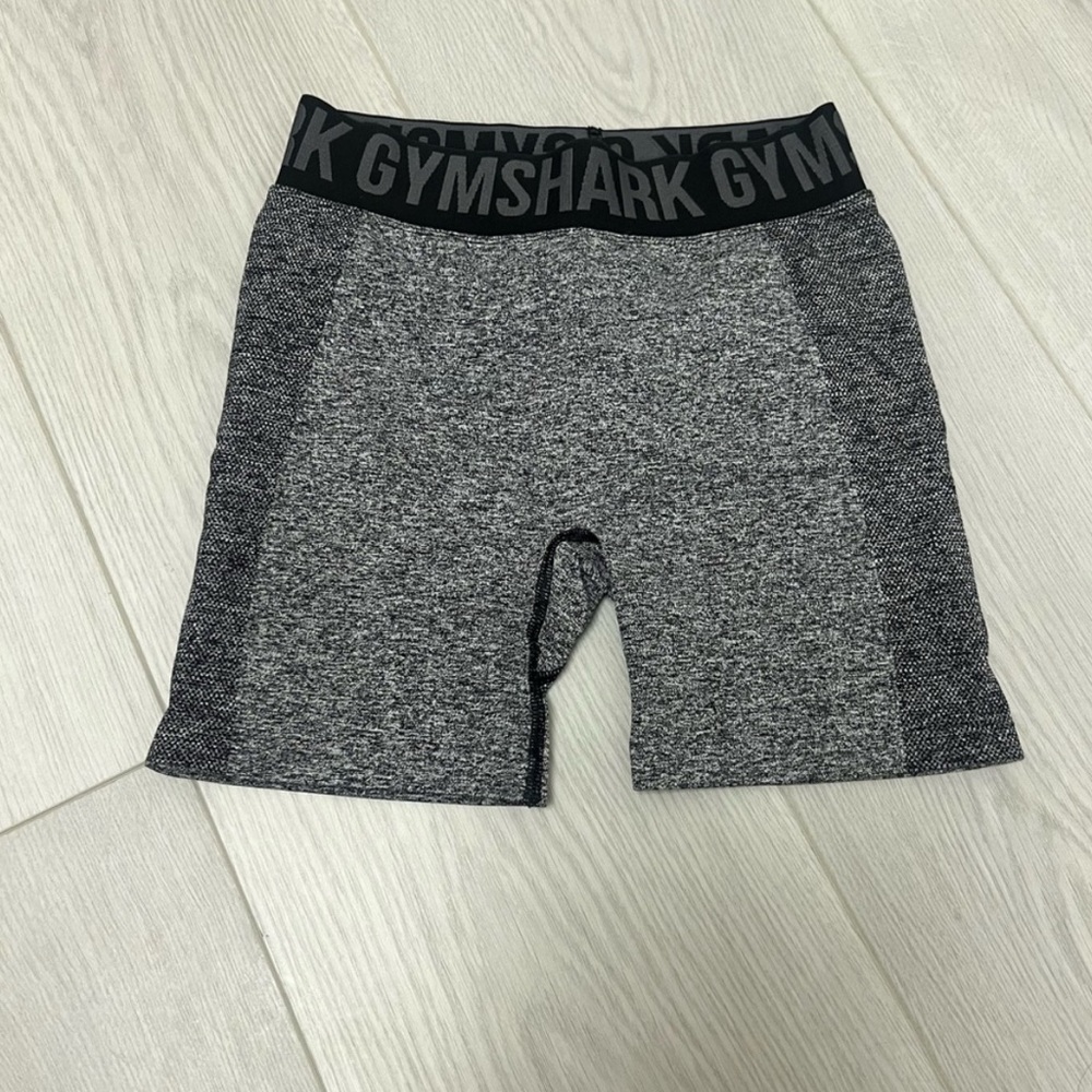 Small Gymshark flex shorts